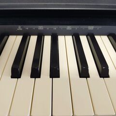 【美品】Roland FP-10 BK 電子ピアノ2021年製88鍵 椅子・スタンド・ペダル付き (お値段は応相談です) （神戸市内 引き取り限定）の画像