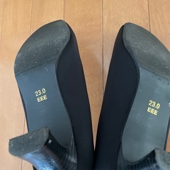 中古品　パンプス23cm ブラックの画像