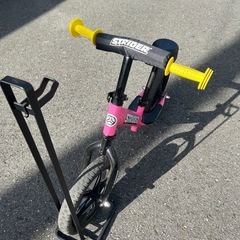 ストライダー２台セット　スタンド付き　の画像