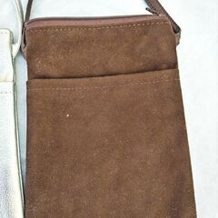 ★スマホショルダーバッグ シルバー ・ブラウン色・チャック付★の画像