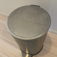 スチール製　ゴミ箱の画像