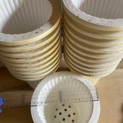 プラスチック　鉢　ホワイト　汚れありの画像