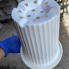 プラスチック　鉢　ホワイト　汚れありの画像