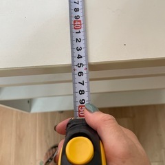 白い大きい飾り棚の画像