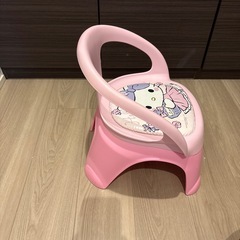 子供用椅子の画像