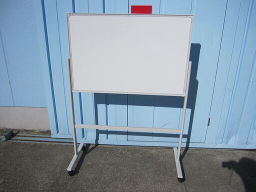 脚付両面ホワイトボード　W950　H1300