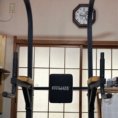 懸垂マシン　チンニングトレーナーの画像