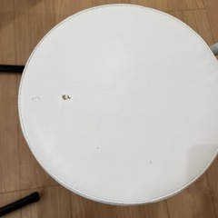 パソコン用デスクと椅子の画像