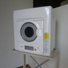 【中古】パナソニック 除湿形 衣類乾燥機 NH-D503 2021年製 乾燥容量 5.0kg スタンド付 ツイン2温風の画像