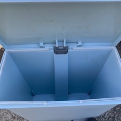 無料　ゴミ箱　水色の画像