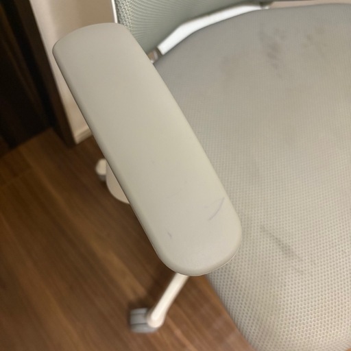 【訳アリ】オカムラ　フルーエント　オフィスチェア　
可動肘付き　
