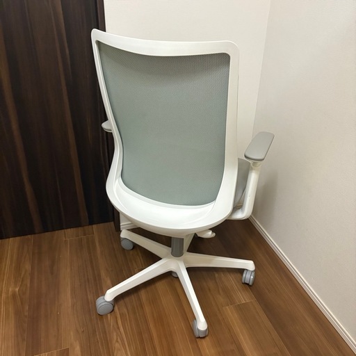 【訳アリ】オカムラ　フルーエント　オフィスチェア　
可動肘付き　