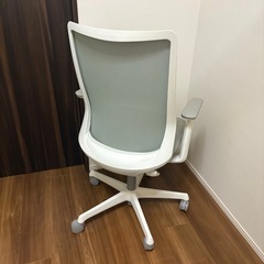 【訳アリ】オカムラ　フルーエント　オフィスチェア　
可動肘付き　の画像