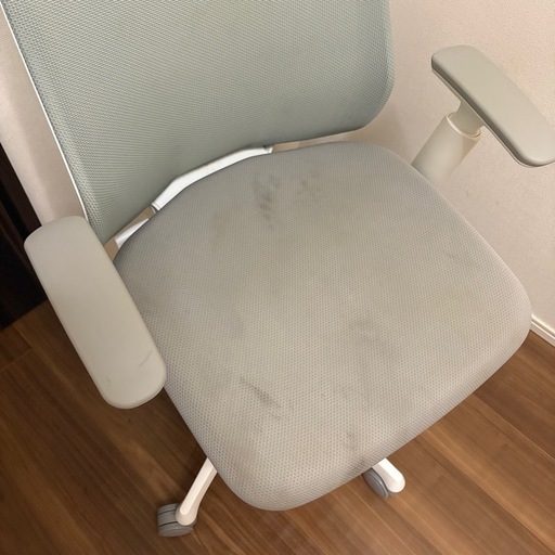 【訳アリ】オカムラ　フルーエント　オフィスチェア　
可動肘付き　