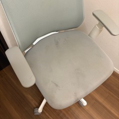【訳アリ】オカムラ　フルーエント　オフィスチェア　
可動肘付き　の画像