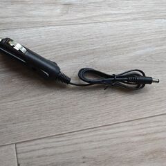 ソーラーパネルと充電コントローラーのセットの画像