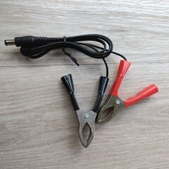 ソーラーパネルと充電コントローラーのセットの画像