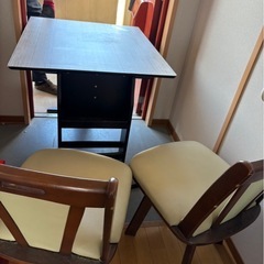 ダイニングテーブルの画像