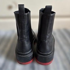 ZARA サイドゴアブーツの画像