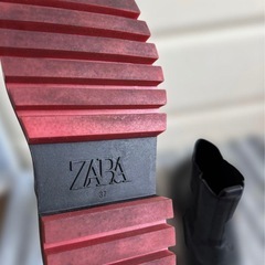 ZARA サイドゴアブーツの画像