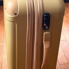 【中古】キャリーケース ベージュ ゴールド 機内持ち込みサイズ115cm以内の画像