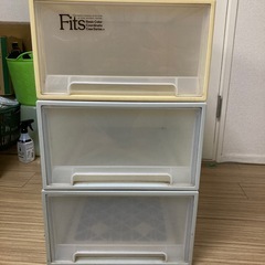 衣装ケース、遠赤外線ヒーターの画像