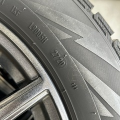 PIRELLIスタッドレスタイヤ 175/65R15の画像