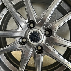 PIRELLIスタッドレスタイヤ 175/65R15の画像
