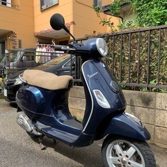 乗車して帰れます　走行距離4318kmです　ピアッジオ社製品　ベスパ　LX125ie  インジェクションタイプです　自賠責保険満了の為に必要な方へお譲りさせていただく事に致しましたの画像