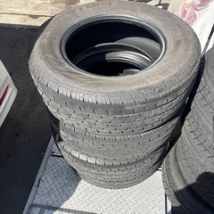 無料！205/70R15 109/107 8PR 夏タイヤ　