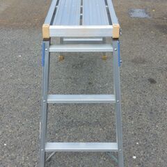 □ 長谷川工業（株） アルミ足場台 1075 DRX 75㎝×100㎝×30㎝ 錆び 汚れ有 現状渡しの画像