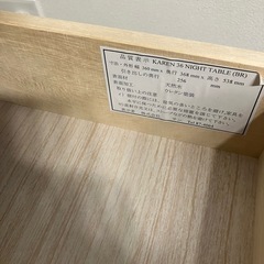 ナイトテーブルの画像