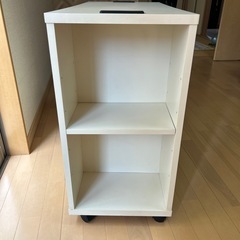 キャスター付きクローゼット収納の画像