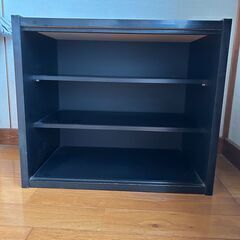 ガラス扉付きラックの画像