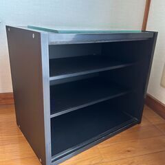 ガラス扉付きラックの画像