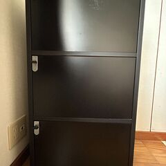 扉付きラックの画像