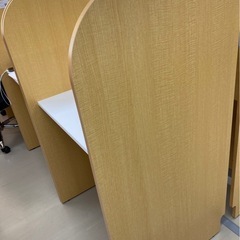 デスク　キャスター付きチェア　事務机の画像