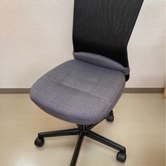 デスク　キャスター付きチェア　事務机の画像