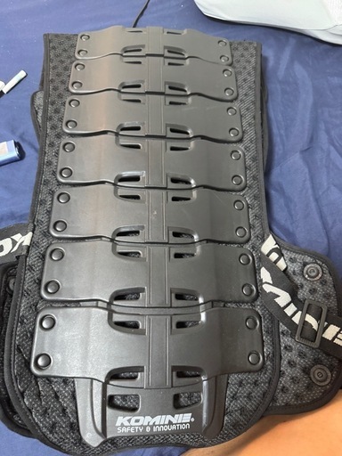 コミネ プロテクター ウーバーにに