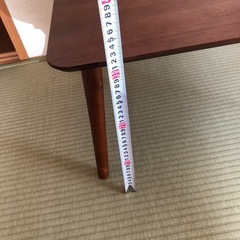 小さいテーブルの画像