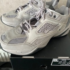 NIKE スニーカー　27.5センチの画像