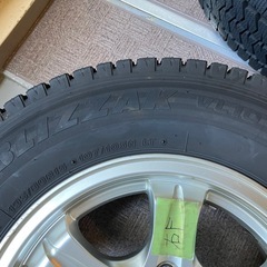 スタッドレス・タイヤ・ブリジストン・ブリザック・195/80R15・ハイエースの画像