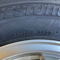 スタッドレス・タイヤ・ブリジストン・ブリザック・195/80R15・ハイエースの画像