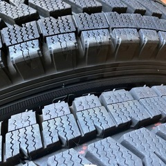 スタッドレス・タイヤ・ブリジストン・ブリザック・195/80R15・ハイエースの画像