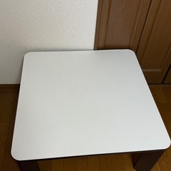 コタツ付きテーブルの画像