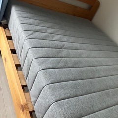 【取引中】シングルベッドとマットレスの画像