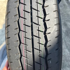 ハイエース純正タイヤの画像