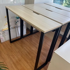 スタンディングてテーブルの画像