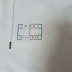 TOMMY HILFIGER パーカー　白、サイズM　未使用に近い美品の画像
