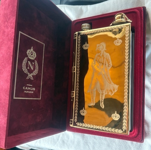 CAMUS NAPOLEON コニャック 金色のブック型 未開栓
